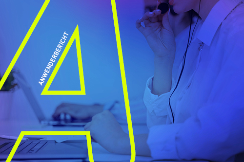 Mehrere Personen mit Headset und Laptop im Büro